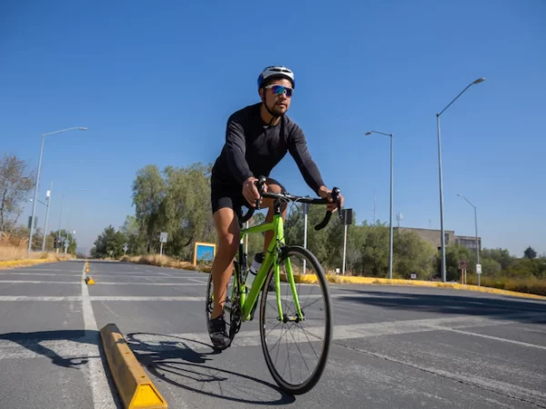 Roupas para deixar a prática do ciclismo mais segura